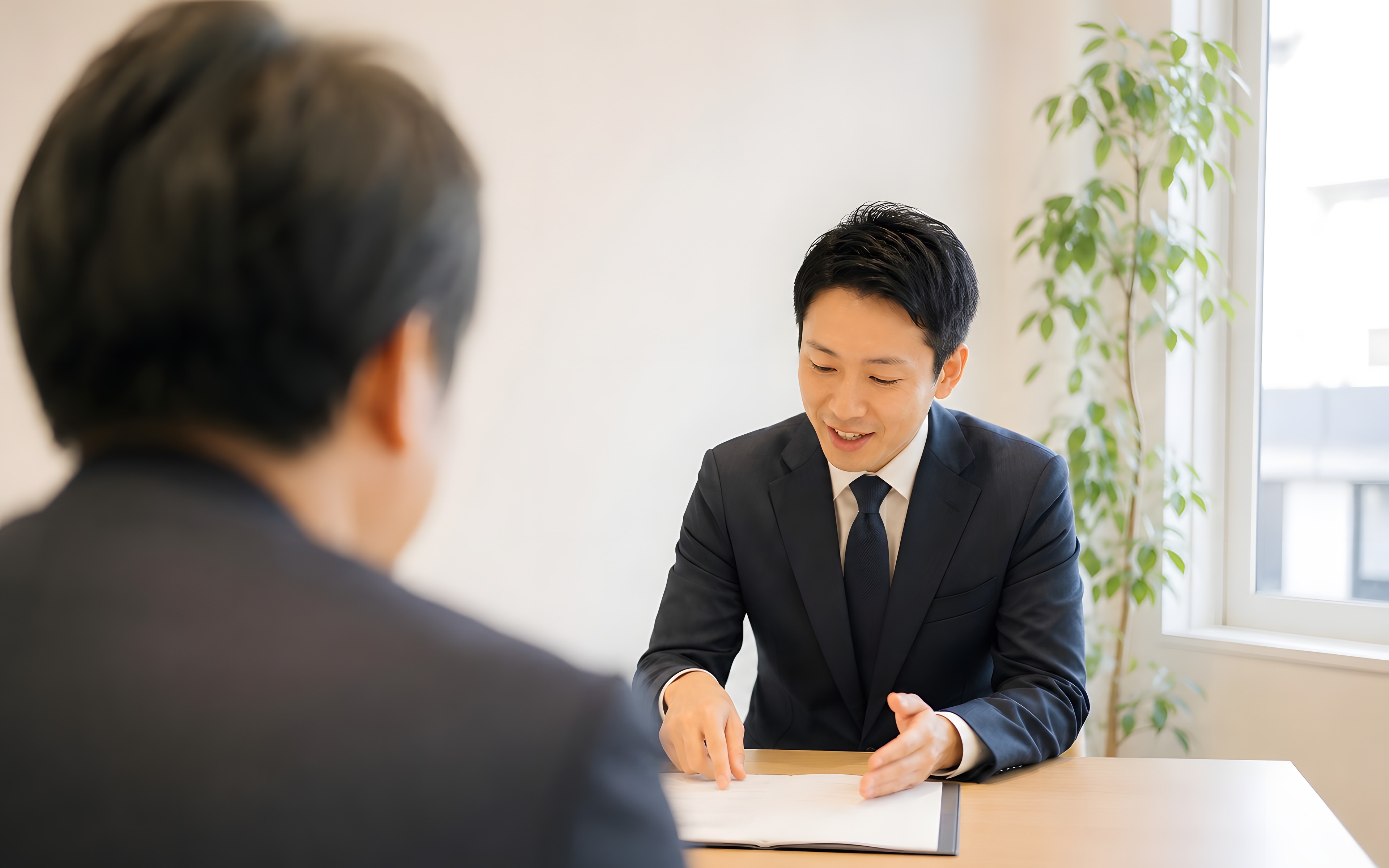 事務所⁠で⁠の相談⁠の様子